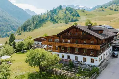 01_biohof_redlerhof_Hausansicht