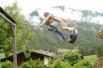 11_biohof_redlerhof_schaukeln